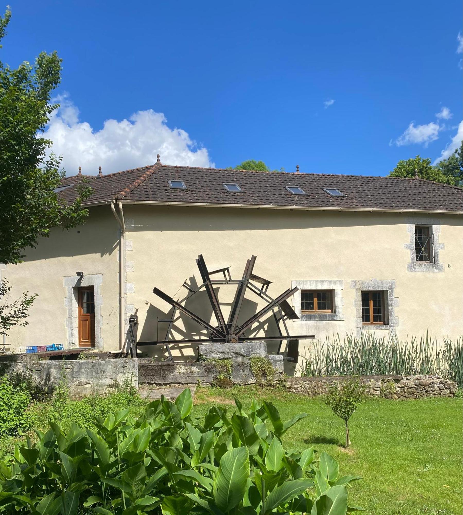 Moulin Du Fontcourt Bed & Breakfast Chasseneuil-sur-Bonnieure Exterior photo